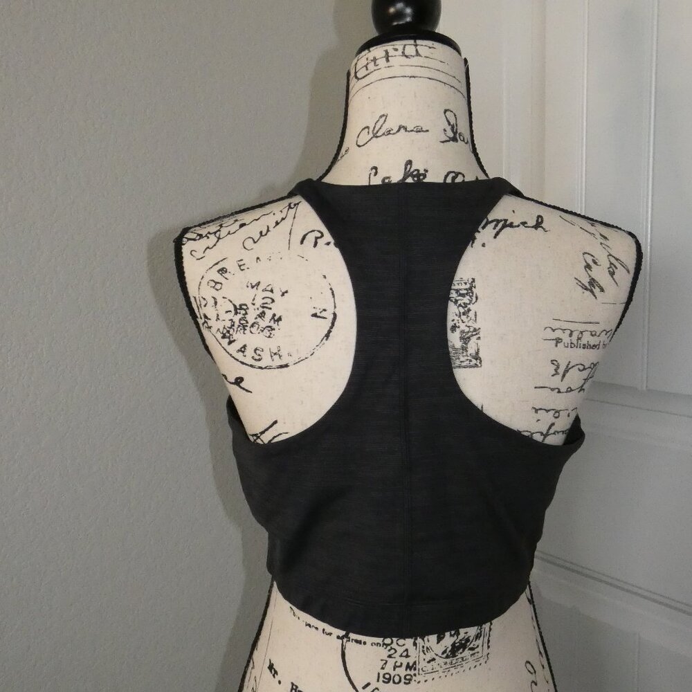 Outdoor Voices Crop w/ Build in Bra Size XL